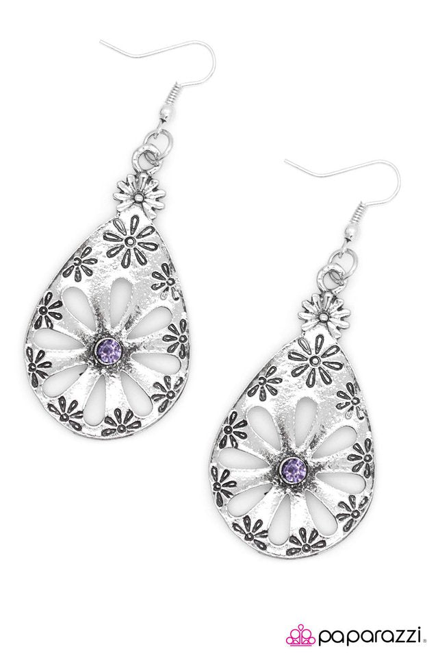Paparazzi ♥ Daisy Chain - Purple ♥ Earrings