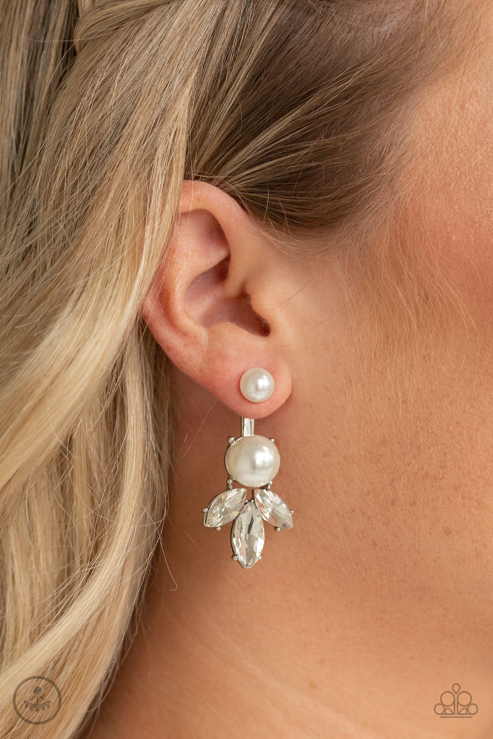 Paparazzi ♥ Extra Elite - White ♥ Post Earrings
