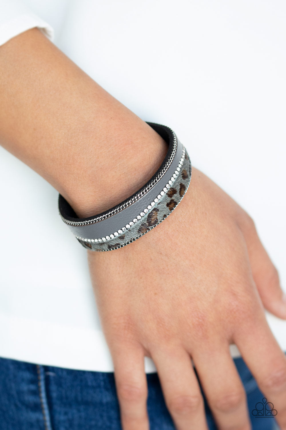 Paparazzi ♥ Flirtatiously Feline - Silver ♥ Bracelet