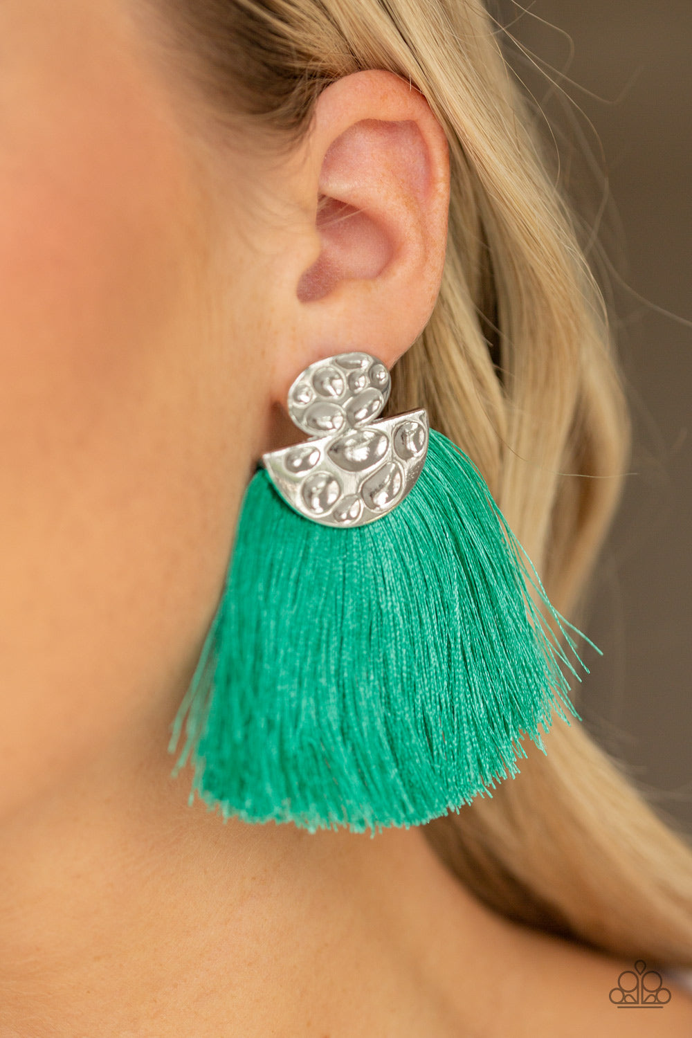 Paparazzi ♥ Make Some PLUME - Green ♥ Post Earrings