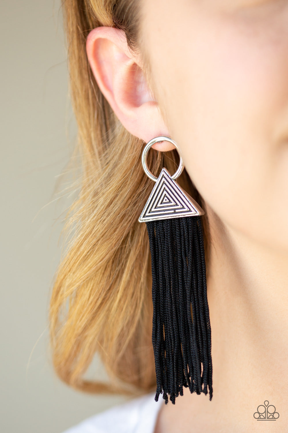 Paparazzi ♥ Oh My GIZA - Black ♥ Post Earrings