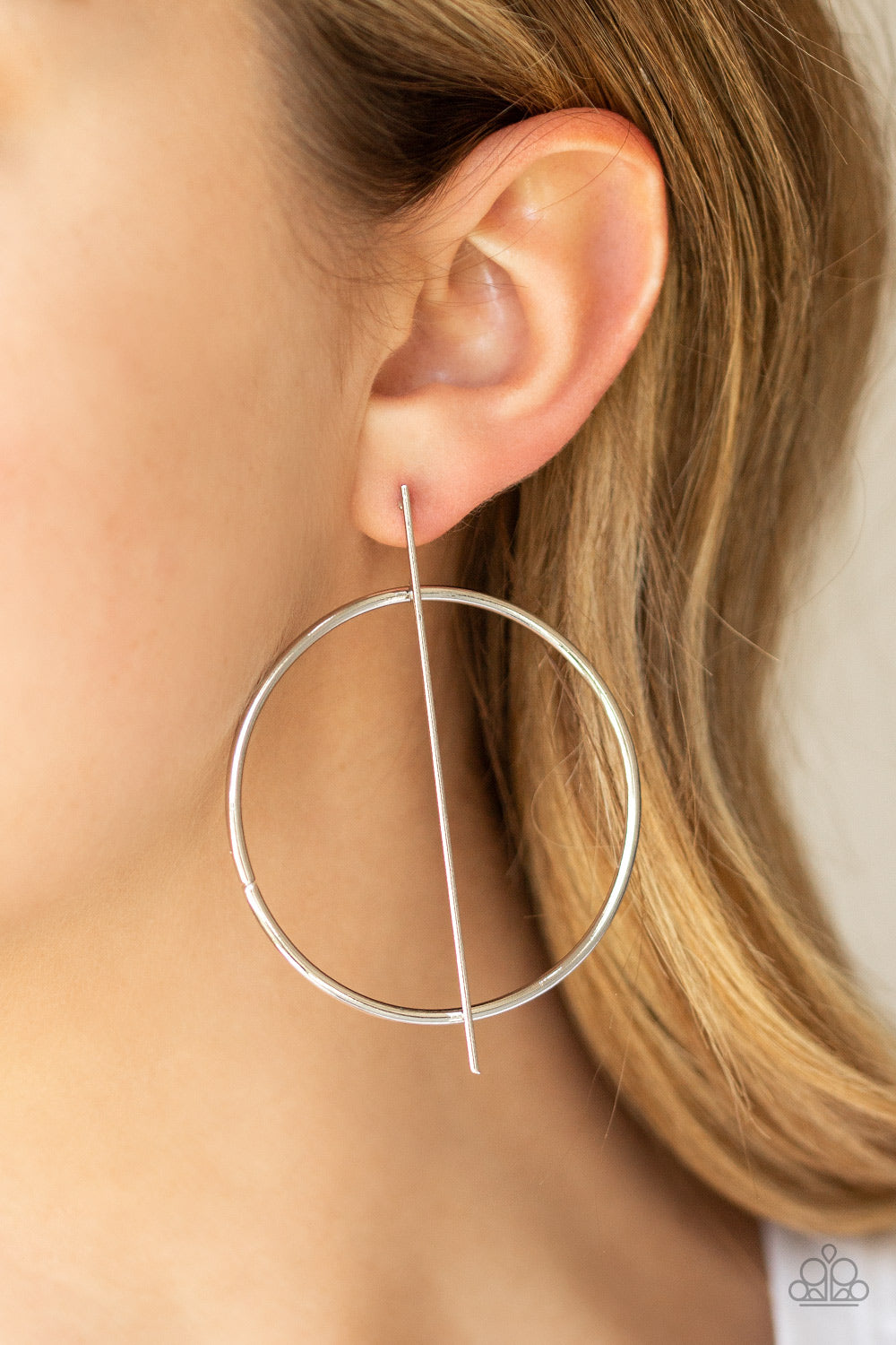 Paparazzi ♥ Vogue Visionary - Silver ♥ Post Earrings