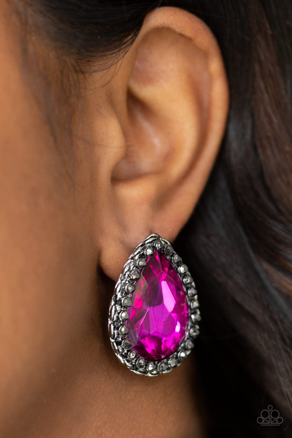 Paparazzi ♥ Dare To Shine - Pink ♥ Post Earrings