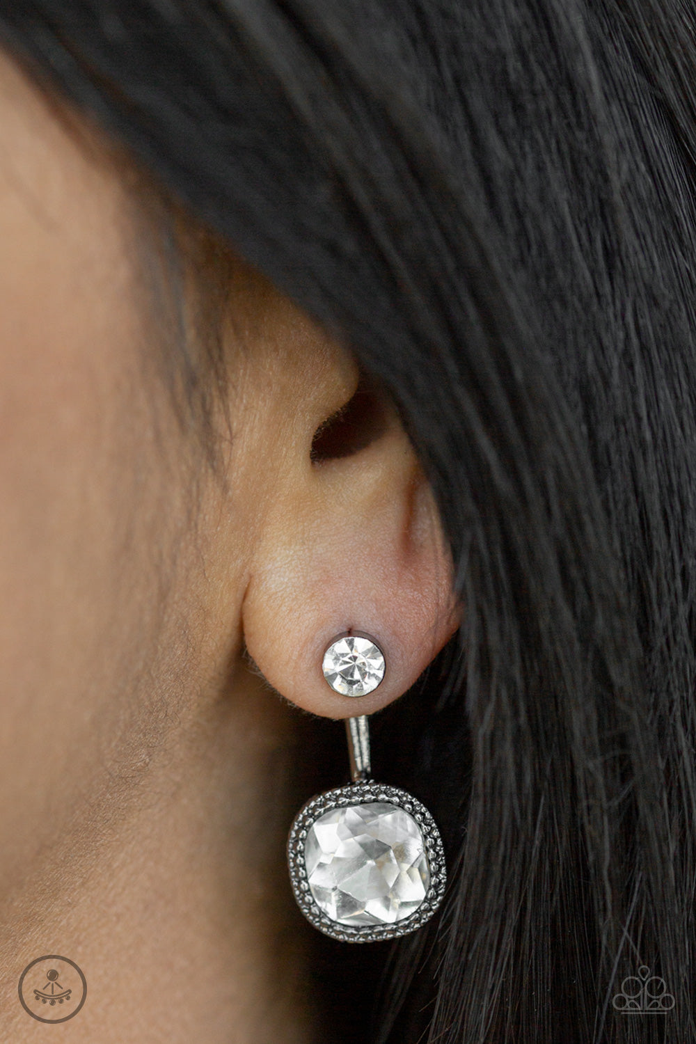 Paparazzi ♥ Celebrity Cache - Black ♥ Post Earrings