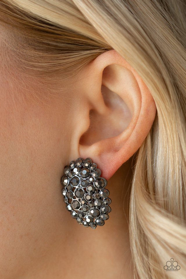 Paparazzi ♥ Daring Dazzle - Black ♥ Post Earrings