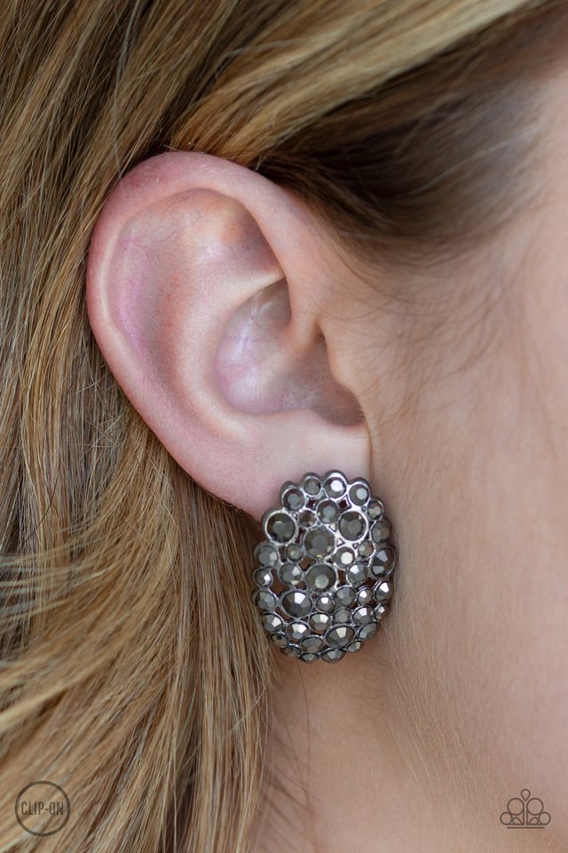 Paparazzi ♥ Daring Dazzle - Black ♥ Clip-On