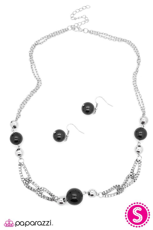 Paparazzi ♥ Calm and Connected - Black ♥ Necklace