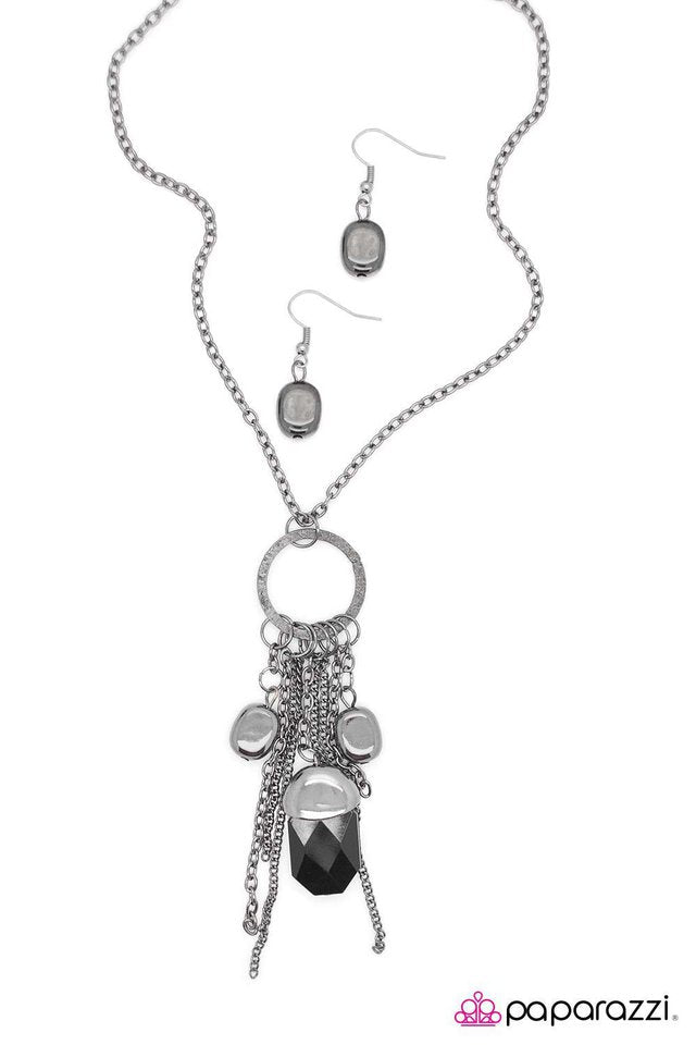 Paparazzi ♥ Gypsy Queen - Black ♥ Necklace