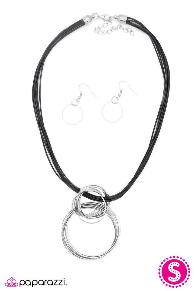 Paparazzi ♥ More than Meets the Eye - Black ♥ Necklace