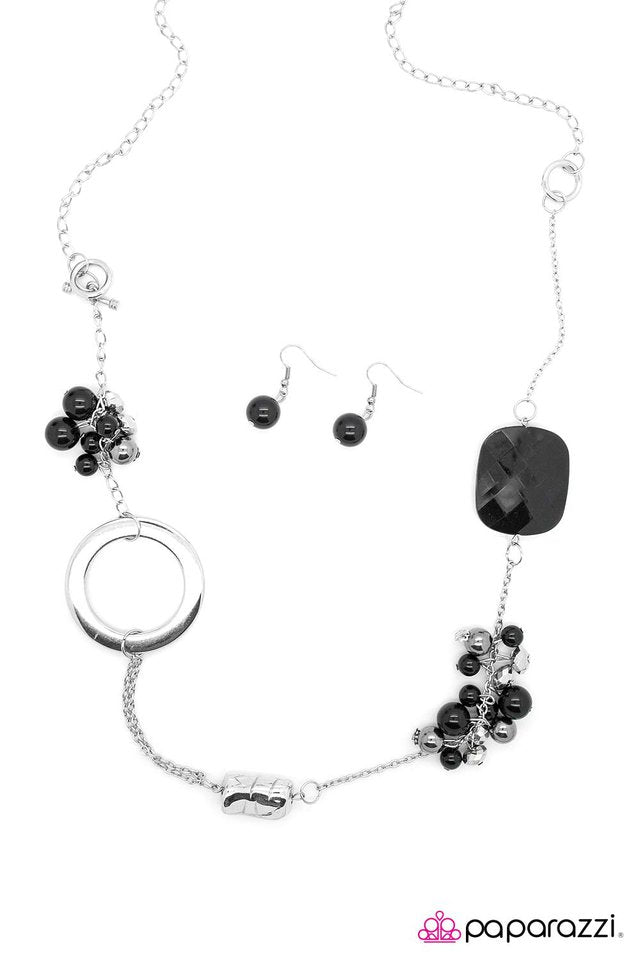 Paparazzi ♥ I Cannot Deny - Black ♥ Necklace