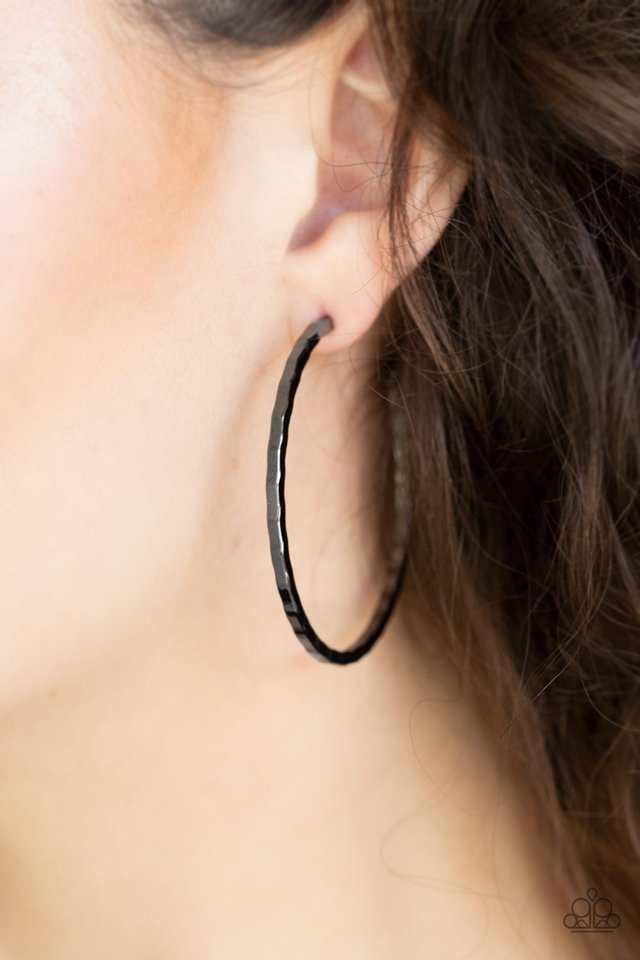 Paparazzi ♥ Totally Throwback - Black ♥ Earrings