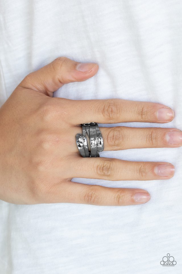 Paparazzi ♥ Behind The SHEEN - Black ♥ Ring