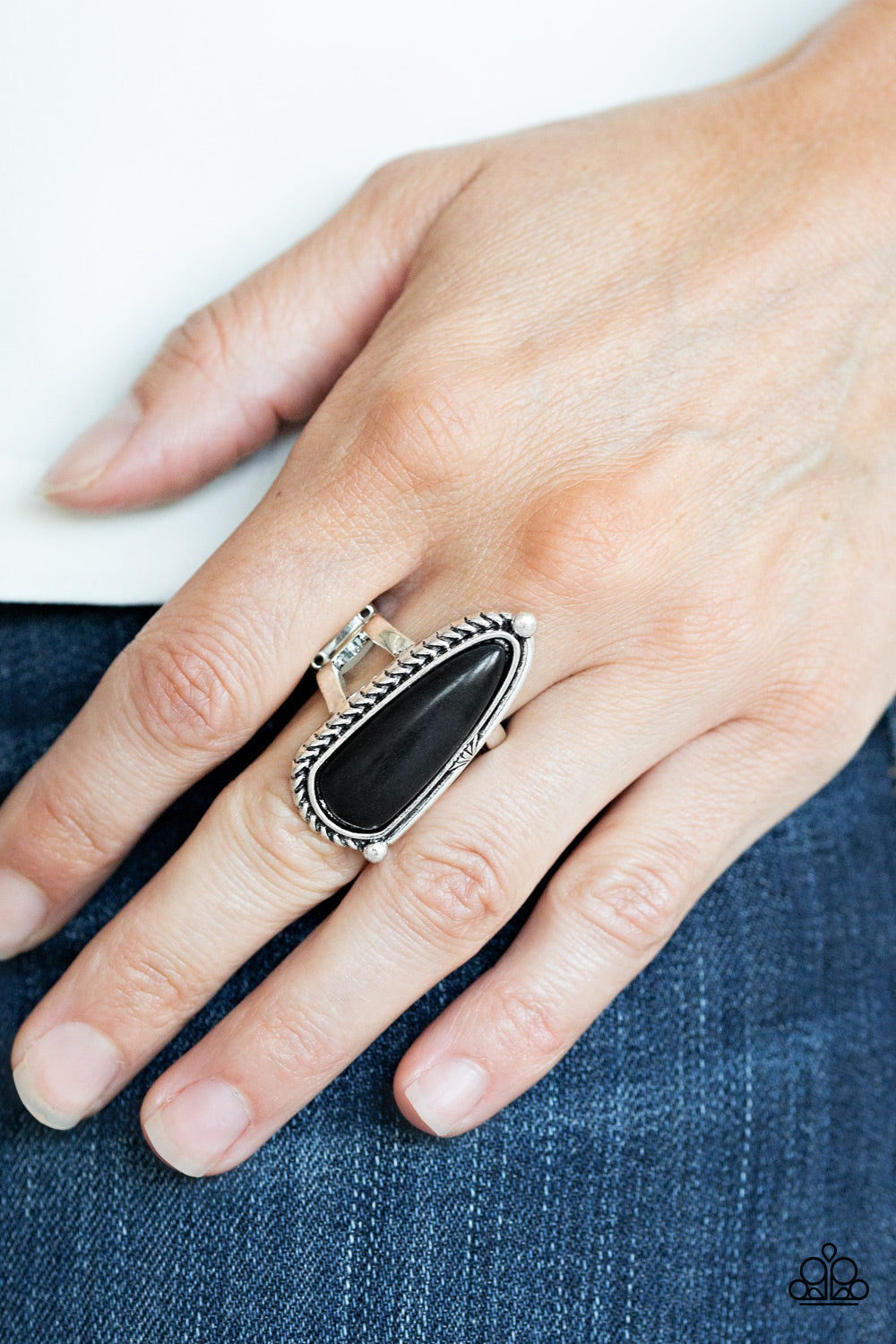 Paparazzi ♥ Pioneer Plains - Black ♥ Ring