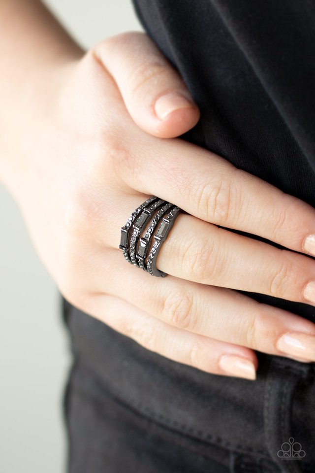 Paparazzi ♥ Royal Reflections - Black ♥ Ring