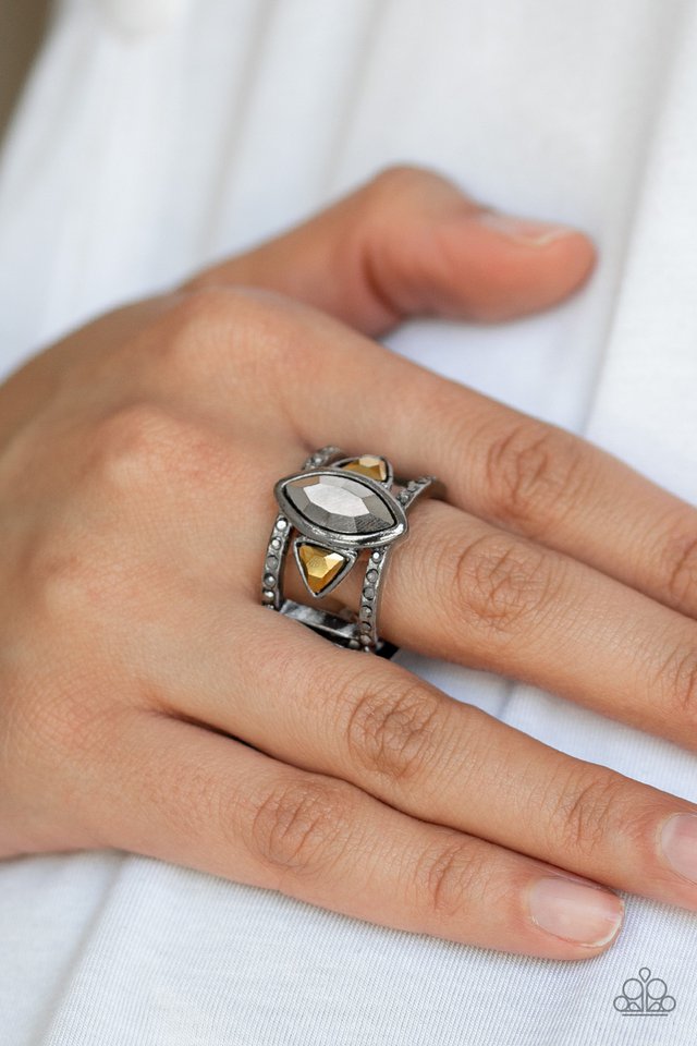 Paparazzi ♥ Major Majestic - Black ♥ Ring