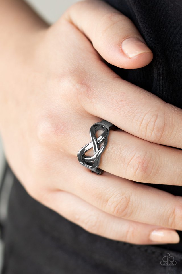Paparazzi ♥ Infinitely Industrial - Black ♥ Ring