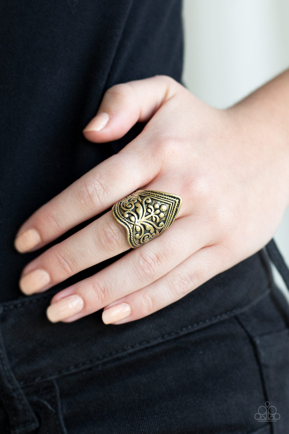 Paparazzi ♥ Fall Into VINE - Brass ♥ Ring