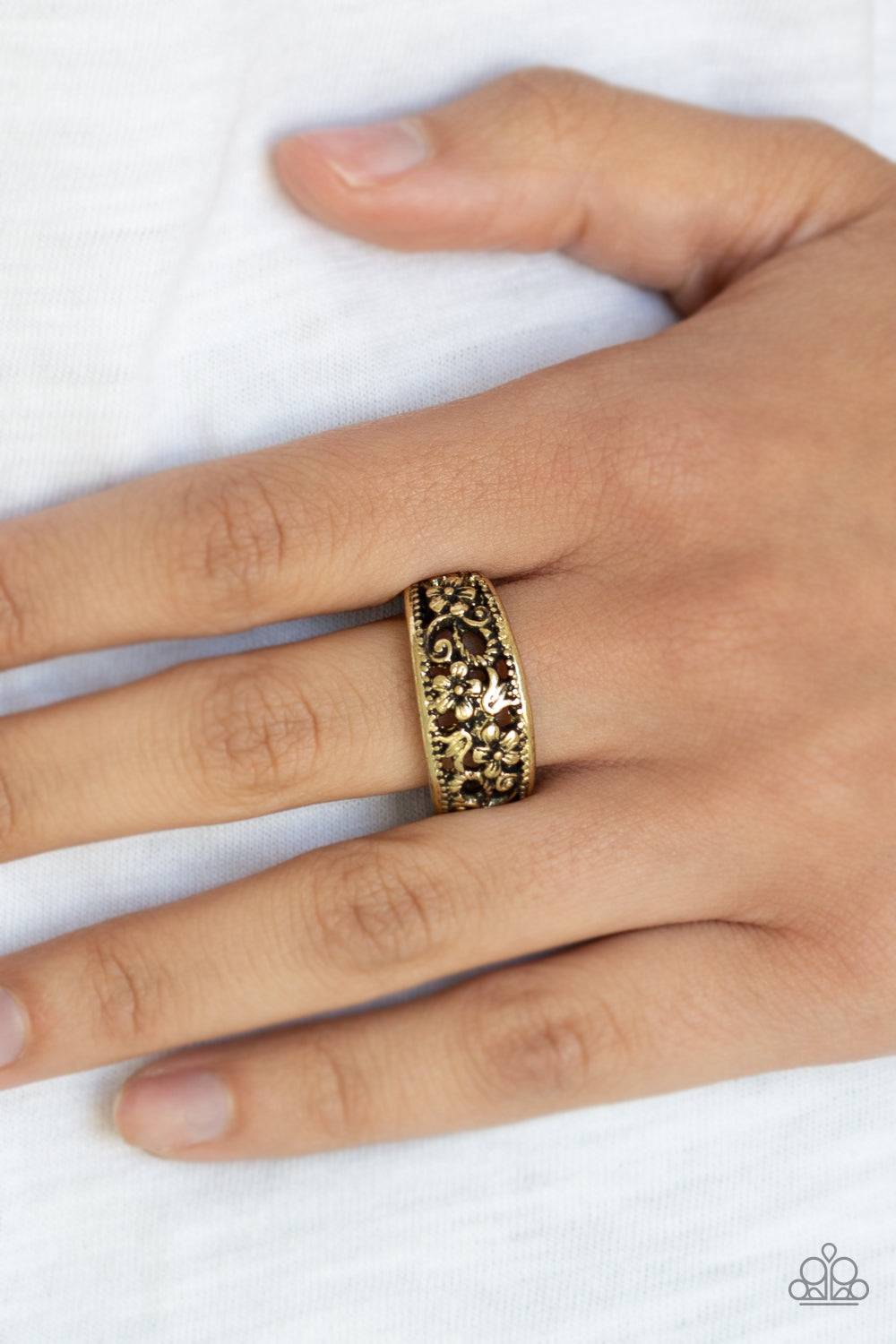 Paparazzi ♥ Breezy Blossoms - Brass ♥ Ring