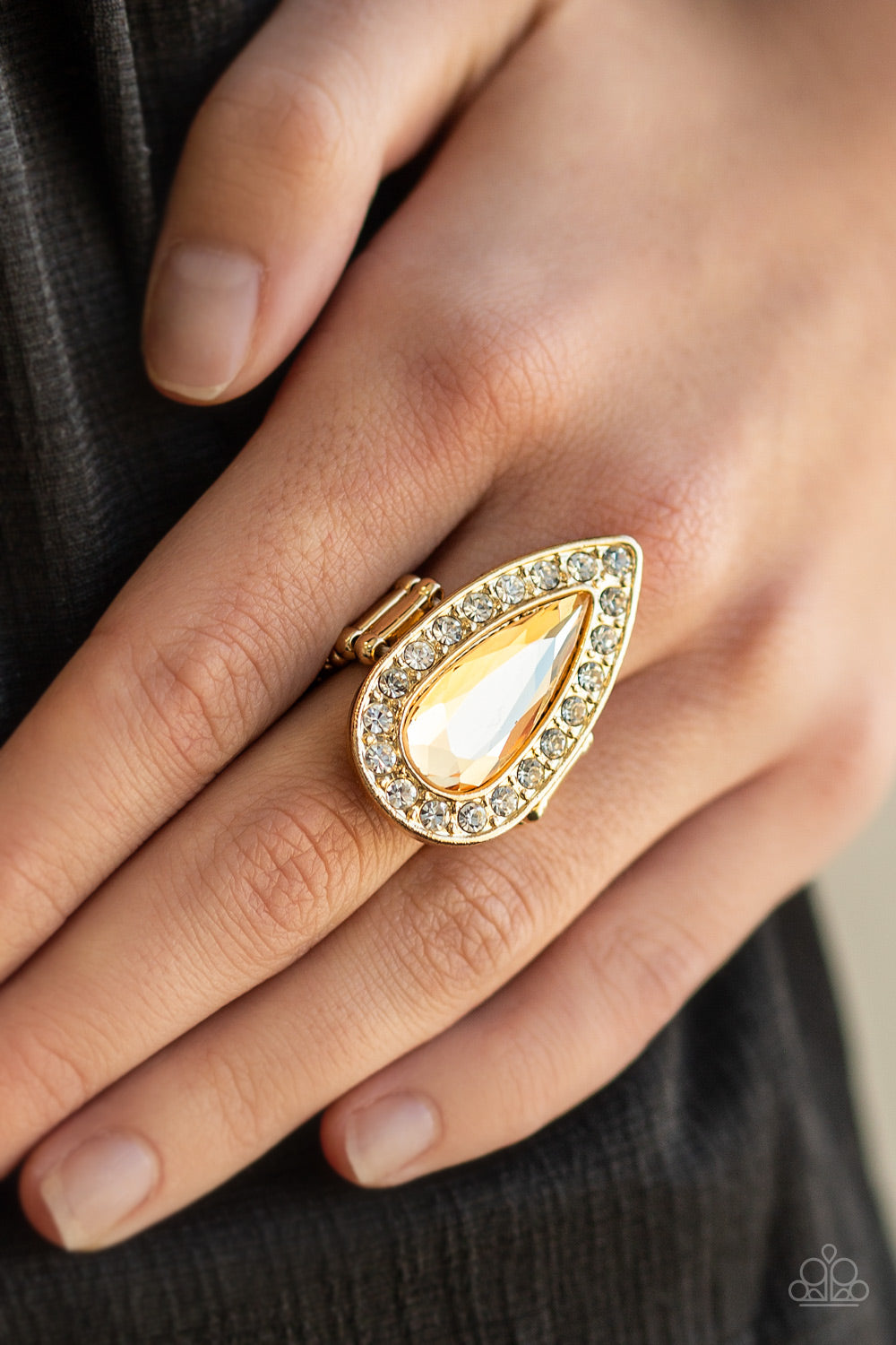 Paparazzi ♥ Majestic Mayhem - Gold ♥ Ring