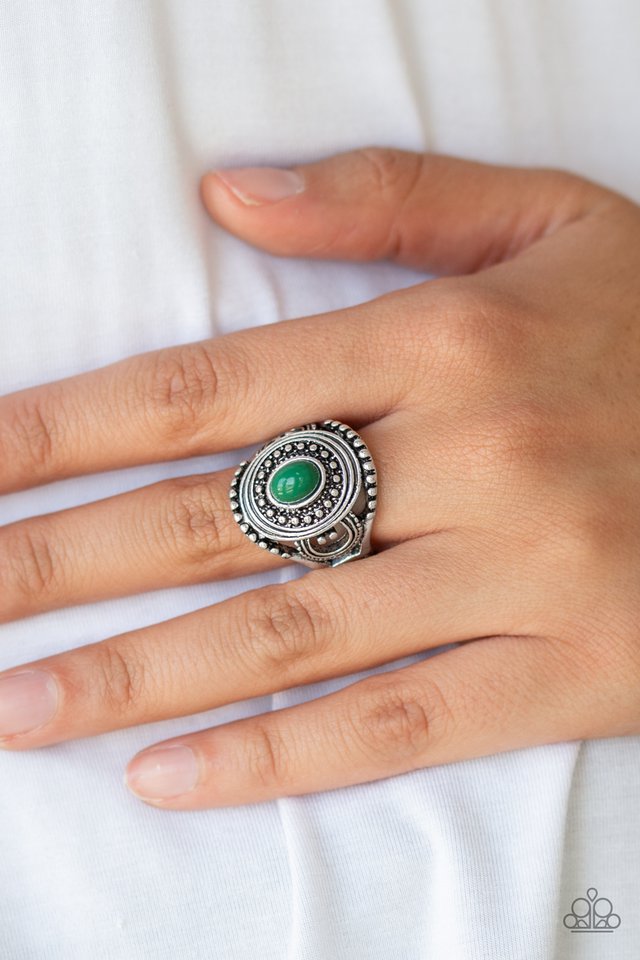 Paparazzi ♥ Oasis Moon - Green ♥ Ring