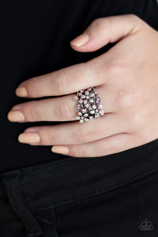Paparazzi ♥ Gardenia Gleam - Pink ♥ Ring