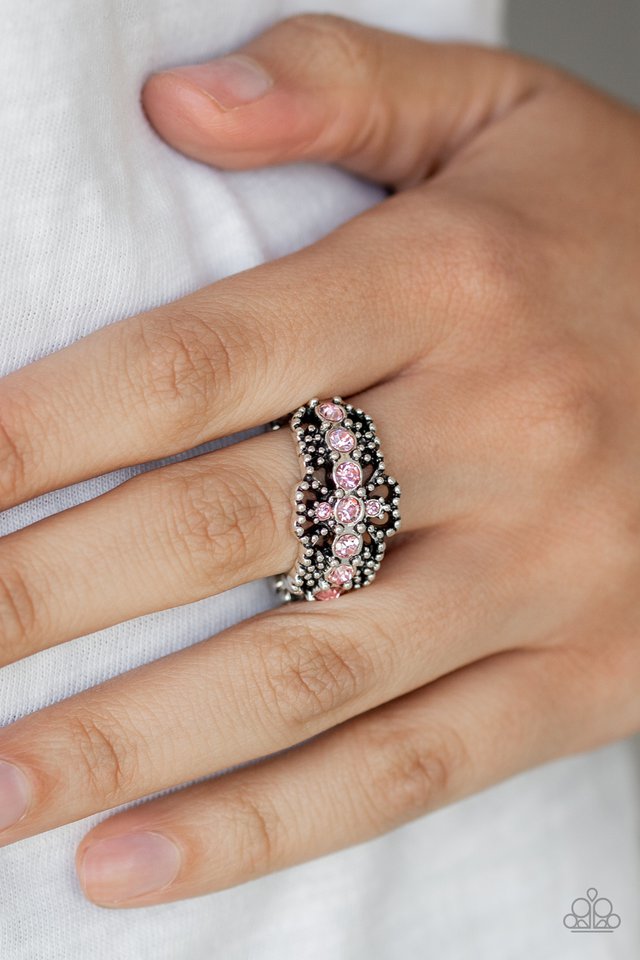 Paparazzi ♥ GLOW Your Mind - Pink ♥ Ring