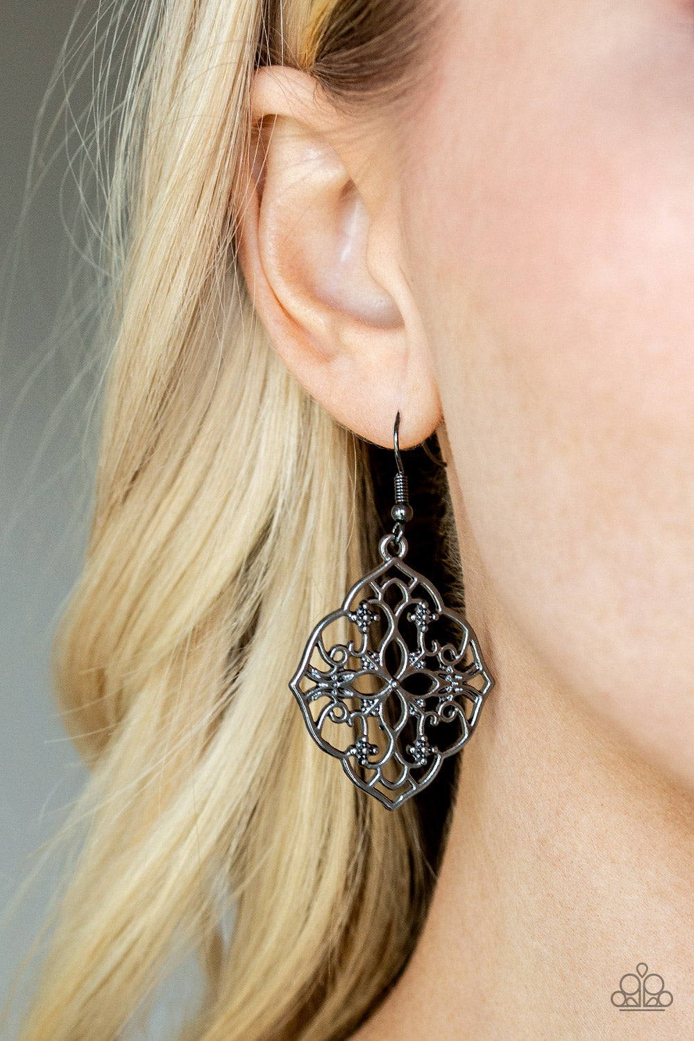 Paparazzi ♥ Garden Mandala - Black ♥ Earrings