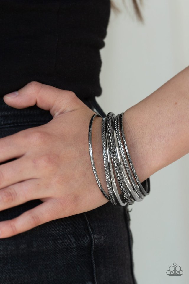 Paparazzi ♥ Hit The STACK - Black ♥ Bracelet