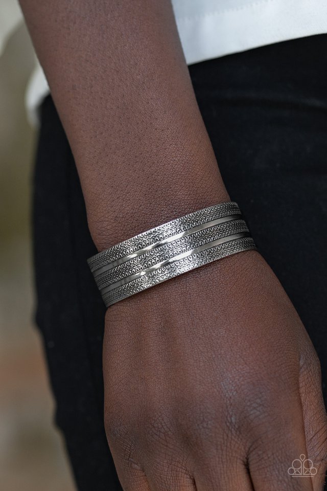 Paparazzi ♥ Patterned Plains - Silver ♥ Bracelet