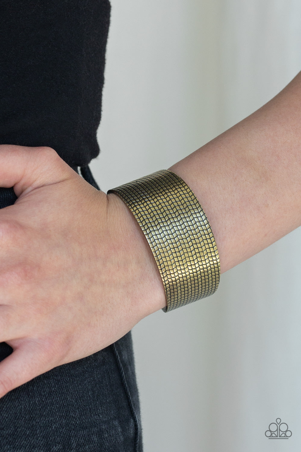 Paparazzi ♥ Texture Trailblazer - Brass ♥ Bracelet