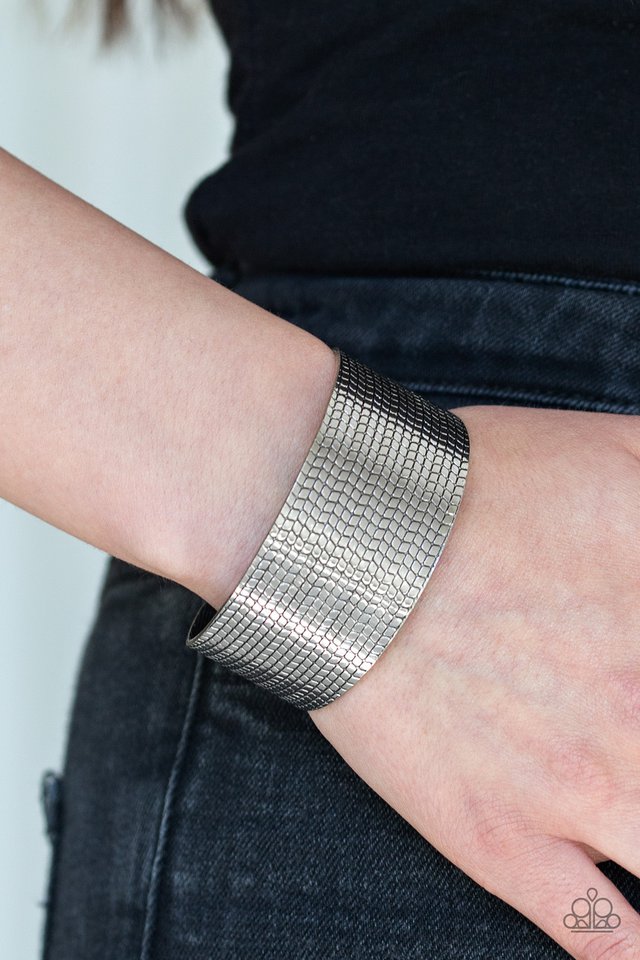 Paparazzi ♥ Texture Trailblazer - Silver ♥ Bracelet