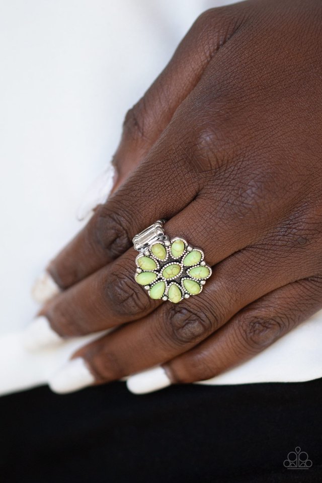 Paparazzi ♥ Stone Gardenia - Green ♥ Ring