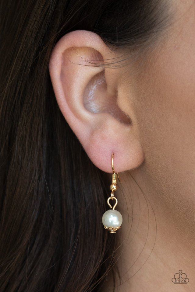 Paparazzi ♥ Tour de Demure - Gold ♥ Necklace