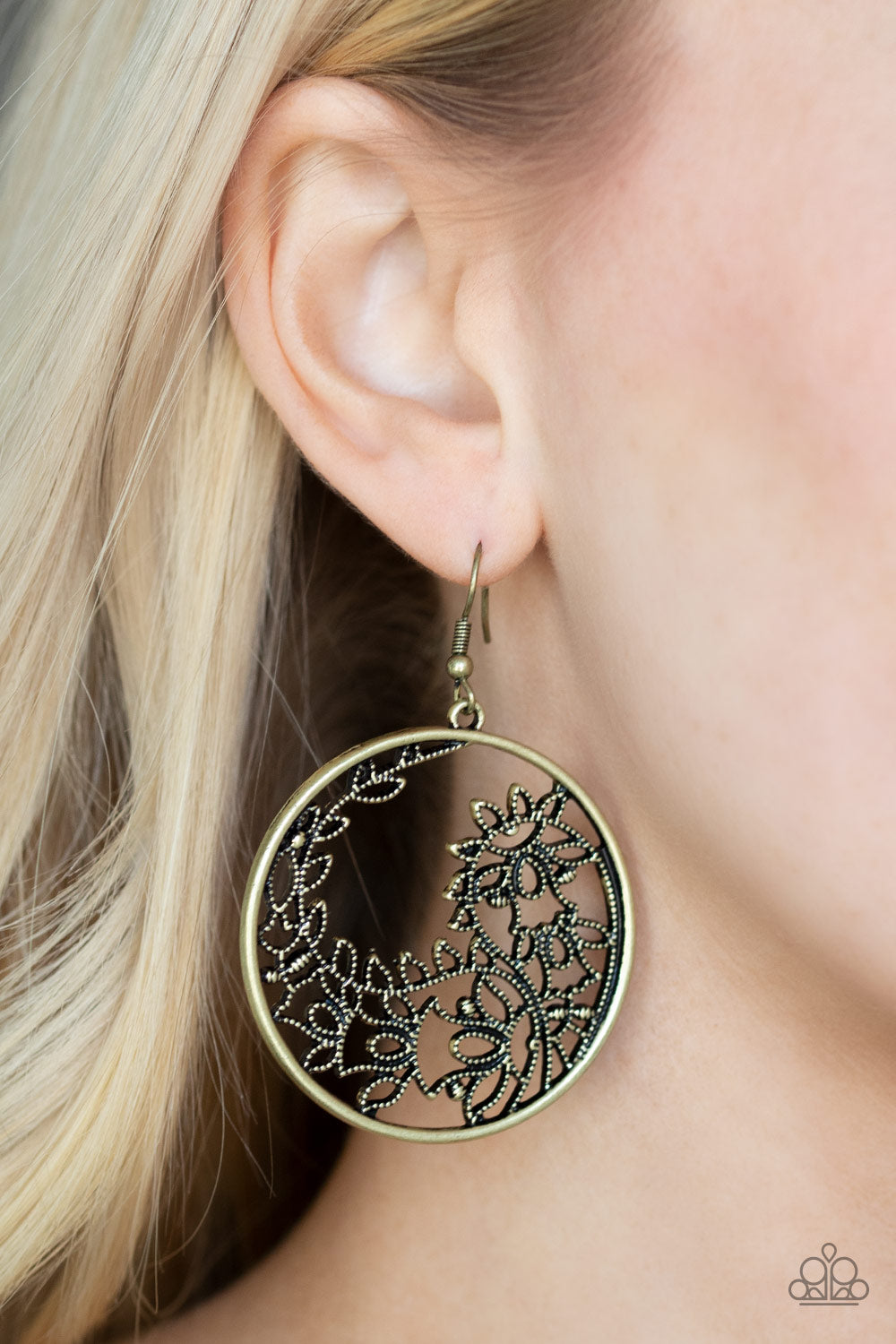 Paparazzi ♥ Get Into VINE - Brass ♥ Earrings