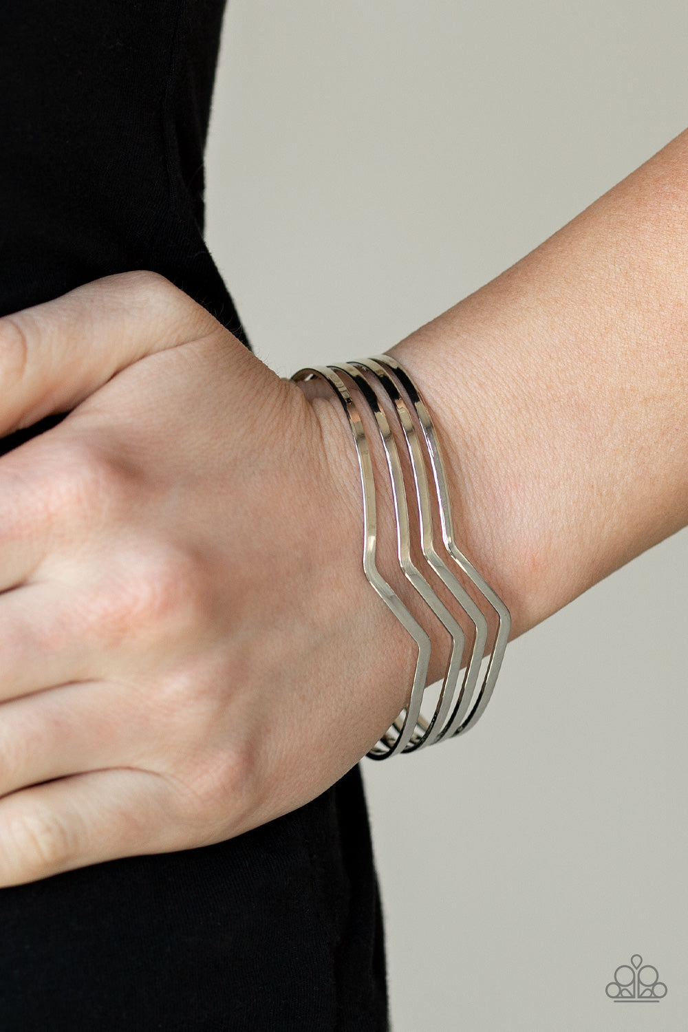 Paparazzi ♥ Waverunner - Silver ♥ Bracelet