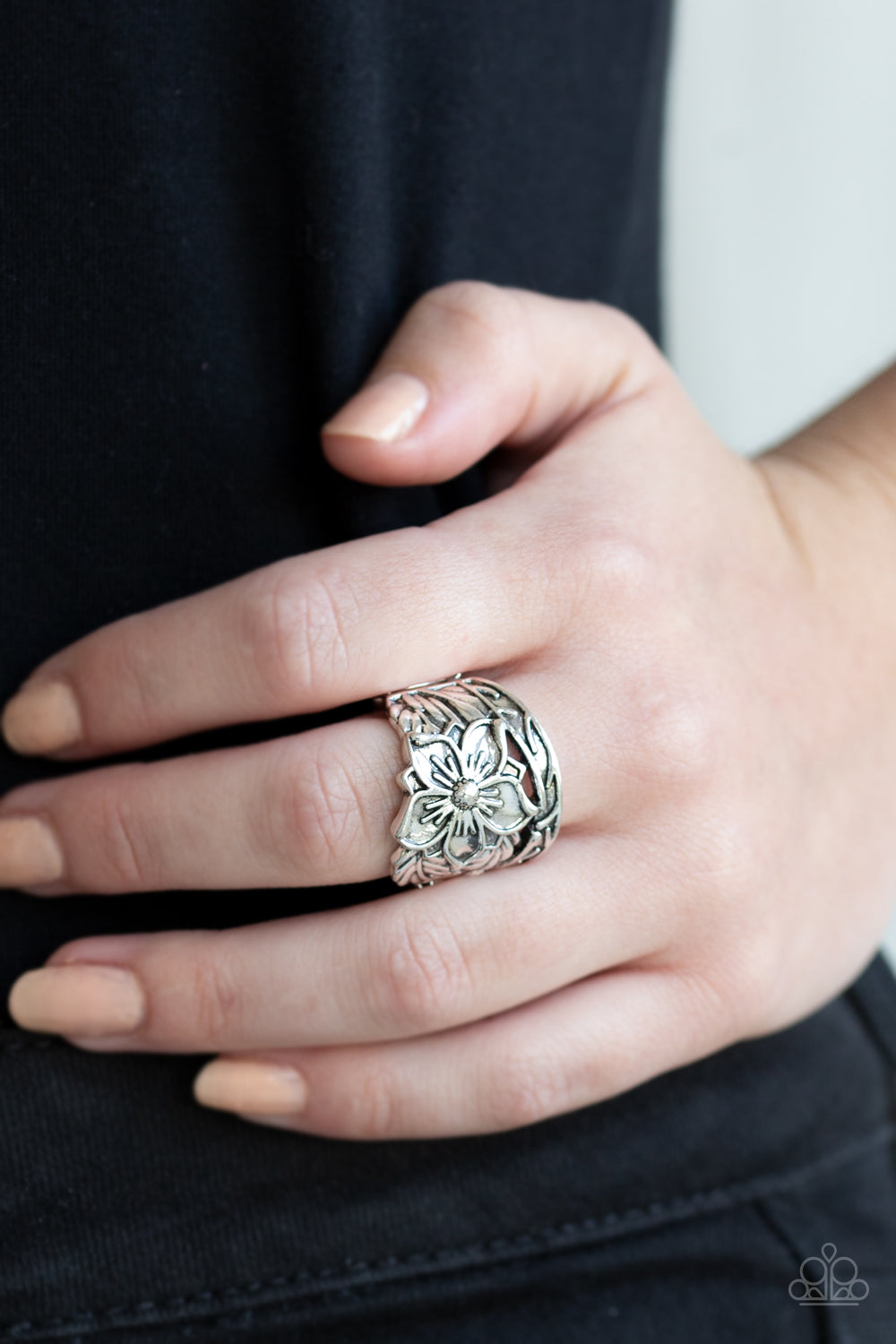 Paparazzi ♥ Hibiscus Highland - Silver ♥ Ring