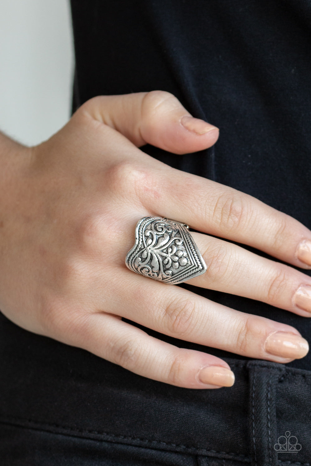 Paparazzi ♥ Fall Into VINE - Silver ♥ Ring