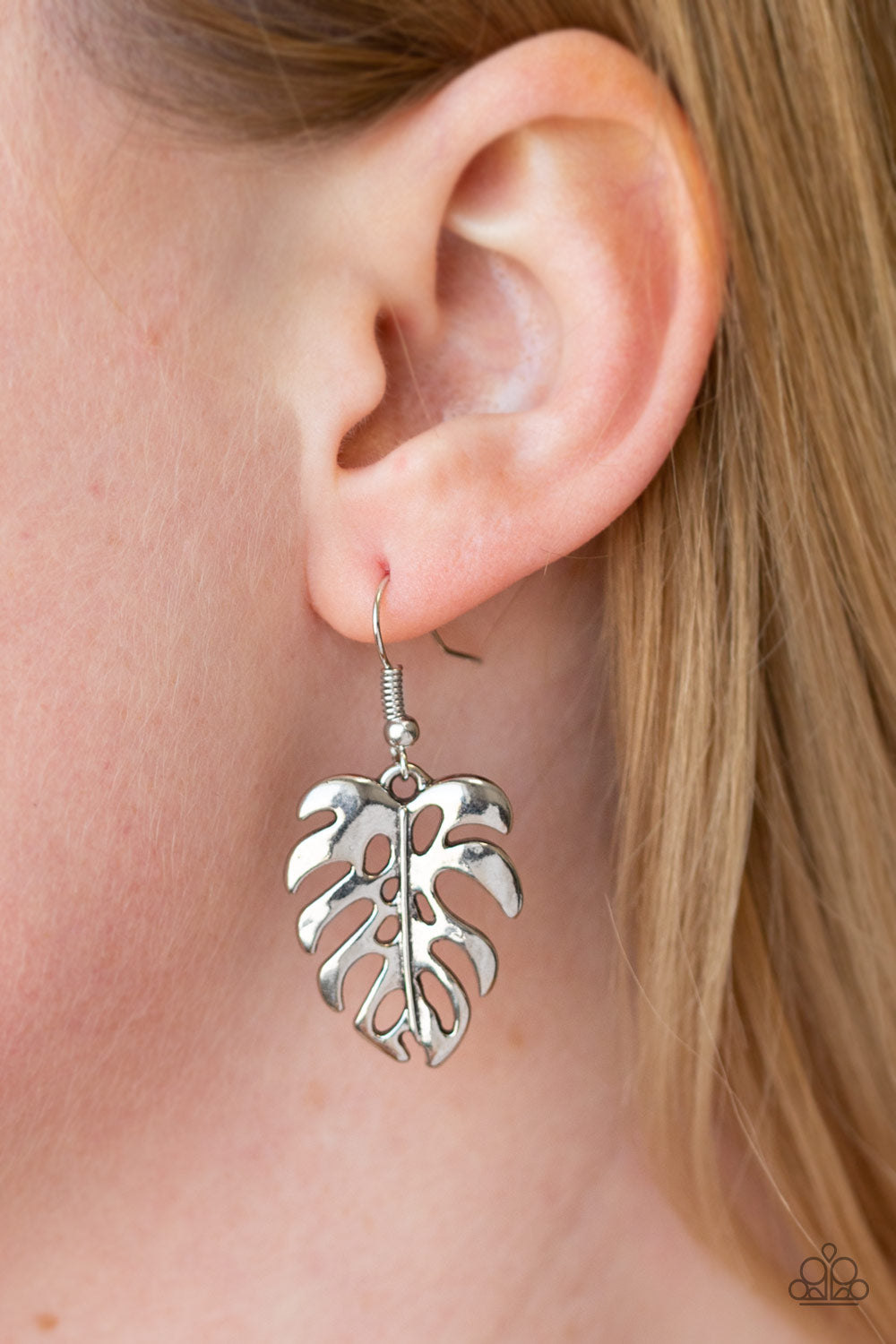 Paparazzi ♥ Desert Palms - Silver ♥ Earrings