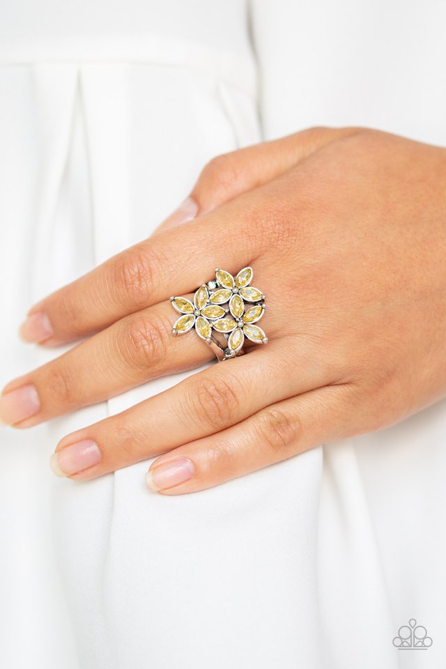 Paparazzi ♥ Gardenia Grandeur - Yellow ♥ Ring