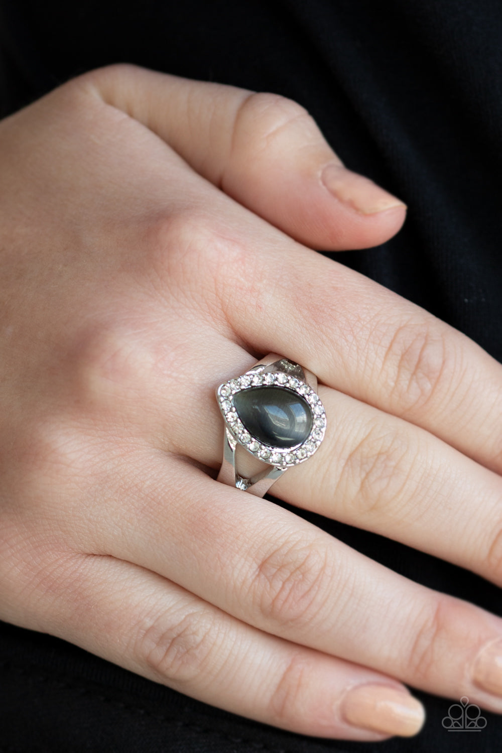Paparazzi ♥ Debutante Dream - Silver ♥ Ring