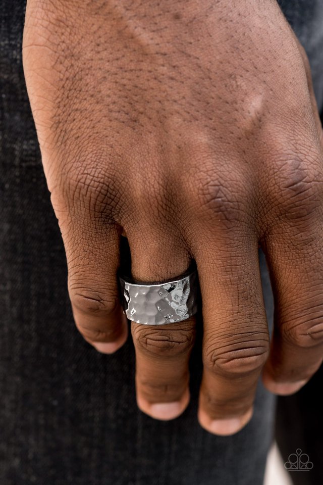 Paparazzi ♥ Self-Made Man - Black ♥ Ring