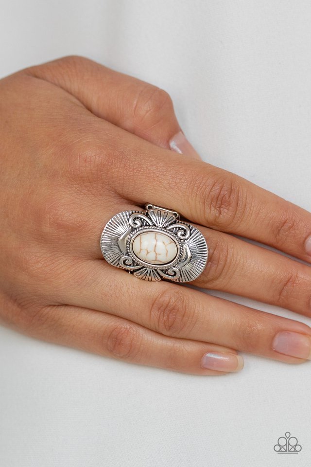 Paparazzi ♥ Oracle Oasis - White ♥ Ring