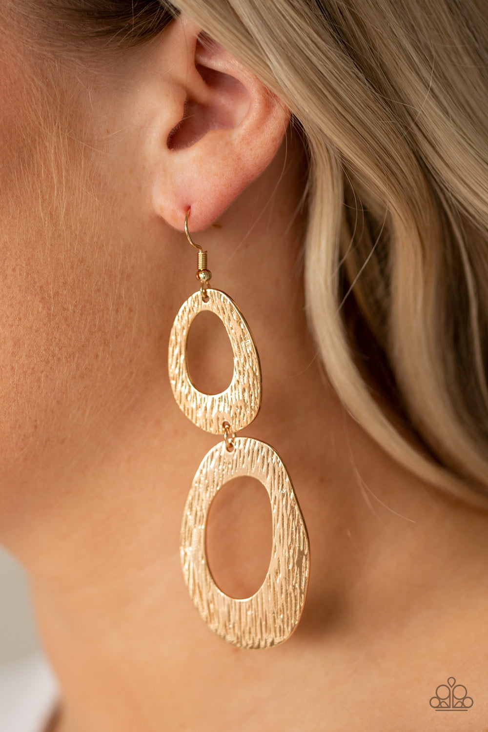 Paparazzi ♥ Ive SHEEN It All - Gold ♥ Earrings