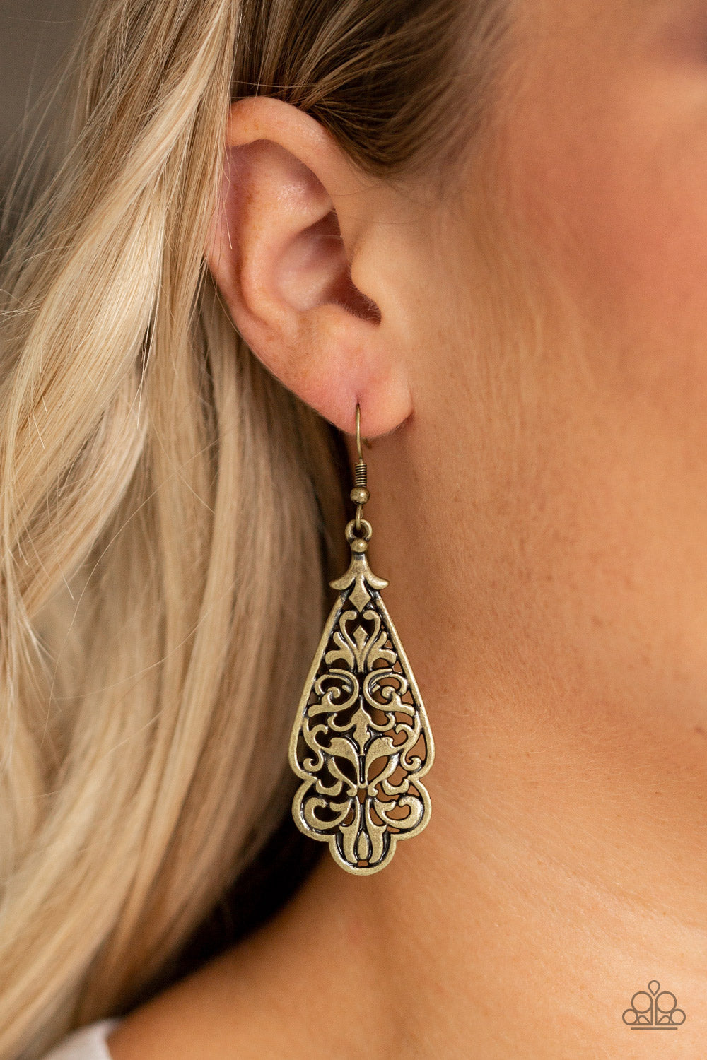 Paparazzi ♥ Greenhouse Goddess - Brass ♥ Earrings