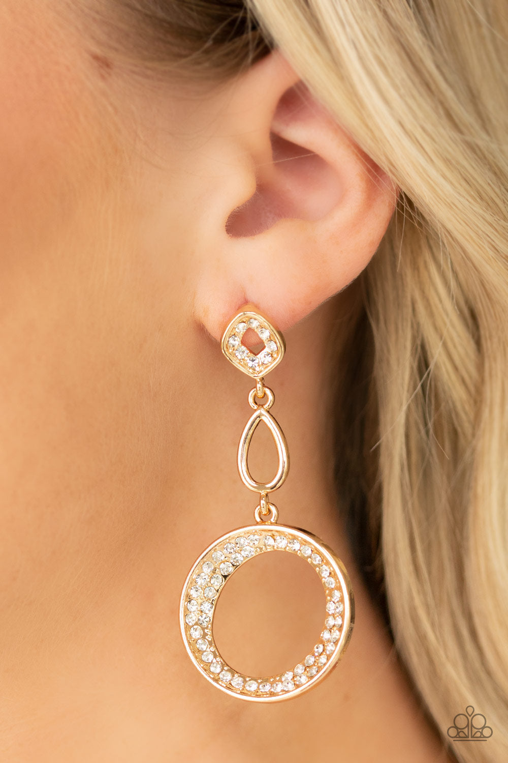 Paparazzi ♥ On The Glamour Scene - Gold ♥ Post Earrings
