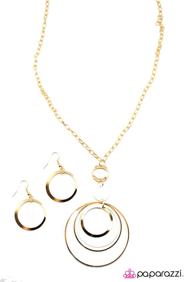 Paparazzi ♥ Defying Gravity - Gold ♥ Necklace