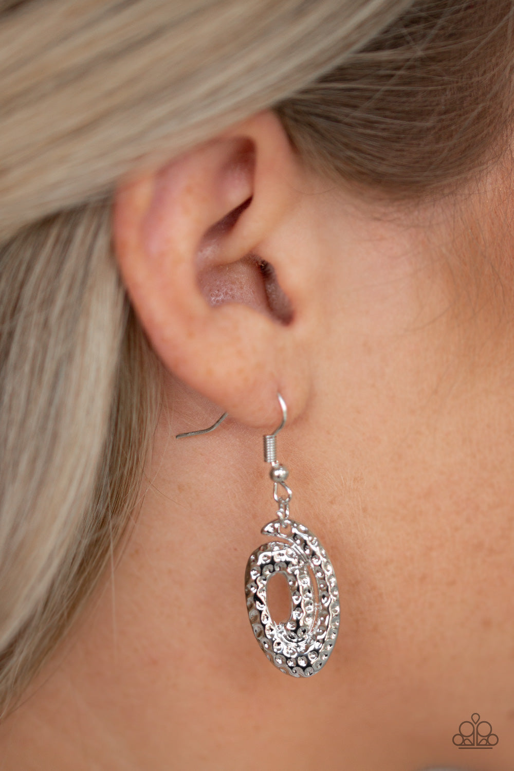 Paparazzi ♥ Metro Mystique - Silver ♥ Necklace