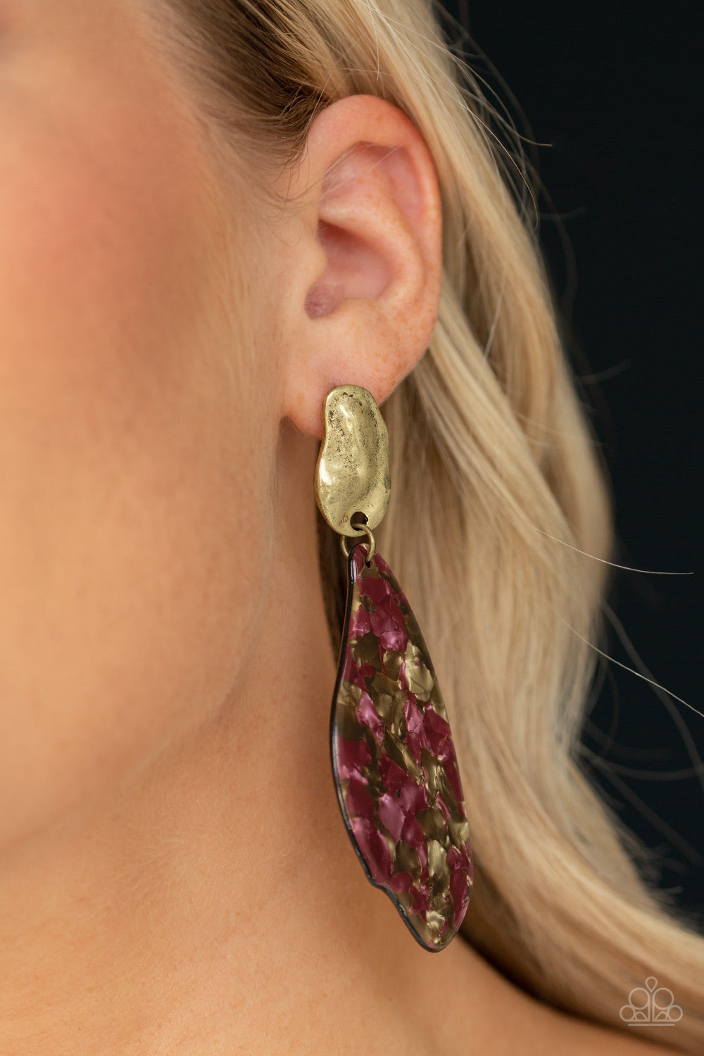 Paparazzi ♥ Fish Out of Water - Brass ♥ Post Earrings