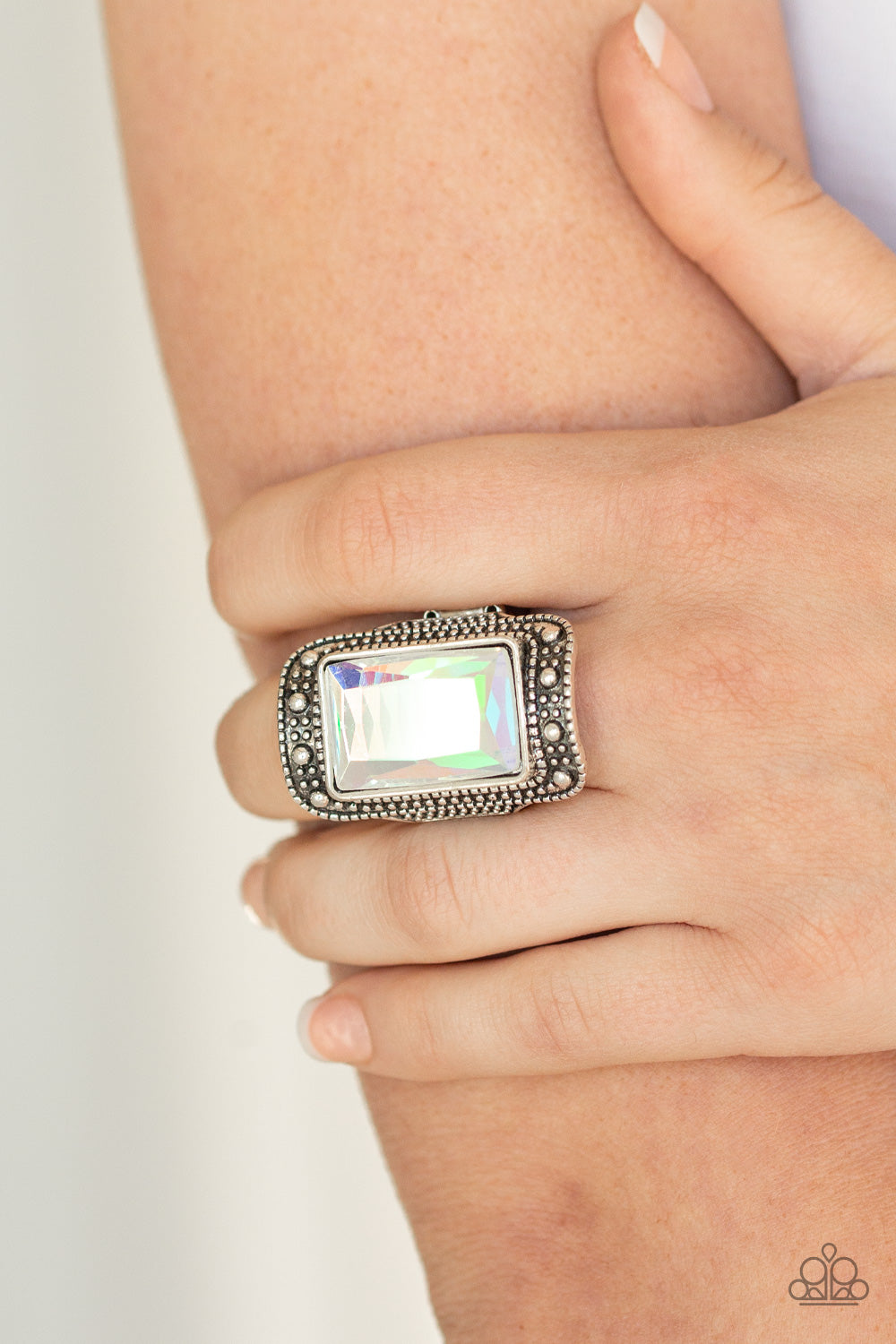 Paparazzi ♥ Very HEIR-descent - White ♥ Ring