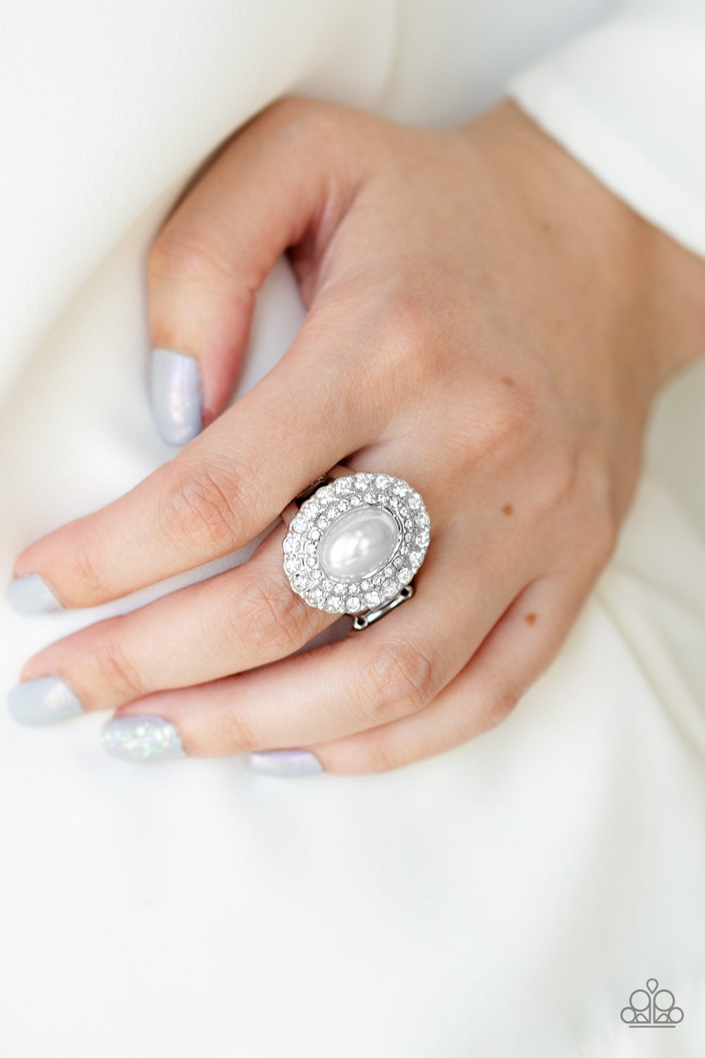 Paparazzi ♥ Sprinkle On The Shimmer - White ♥ Ring